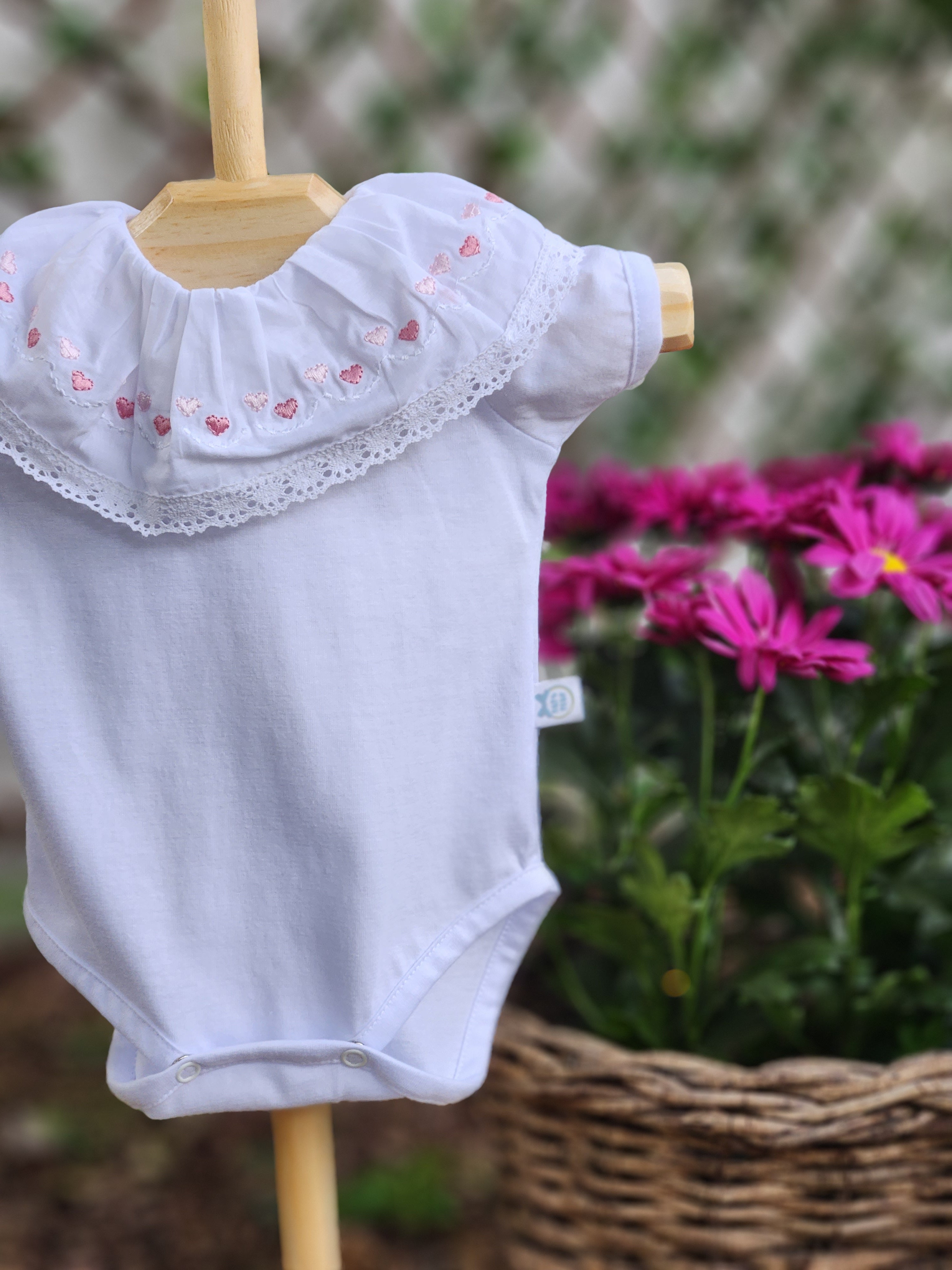 Body Gola Coração Manga Curta