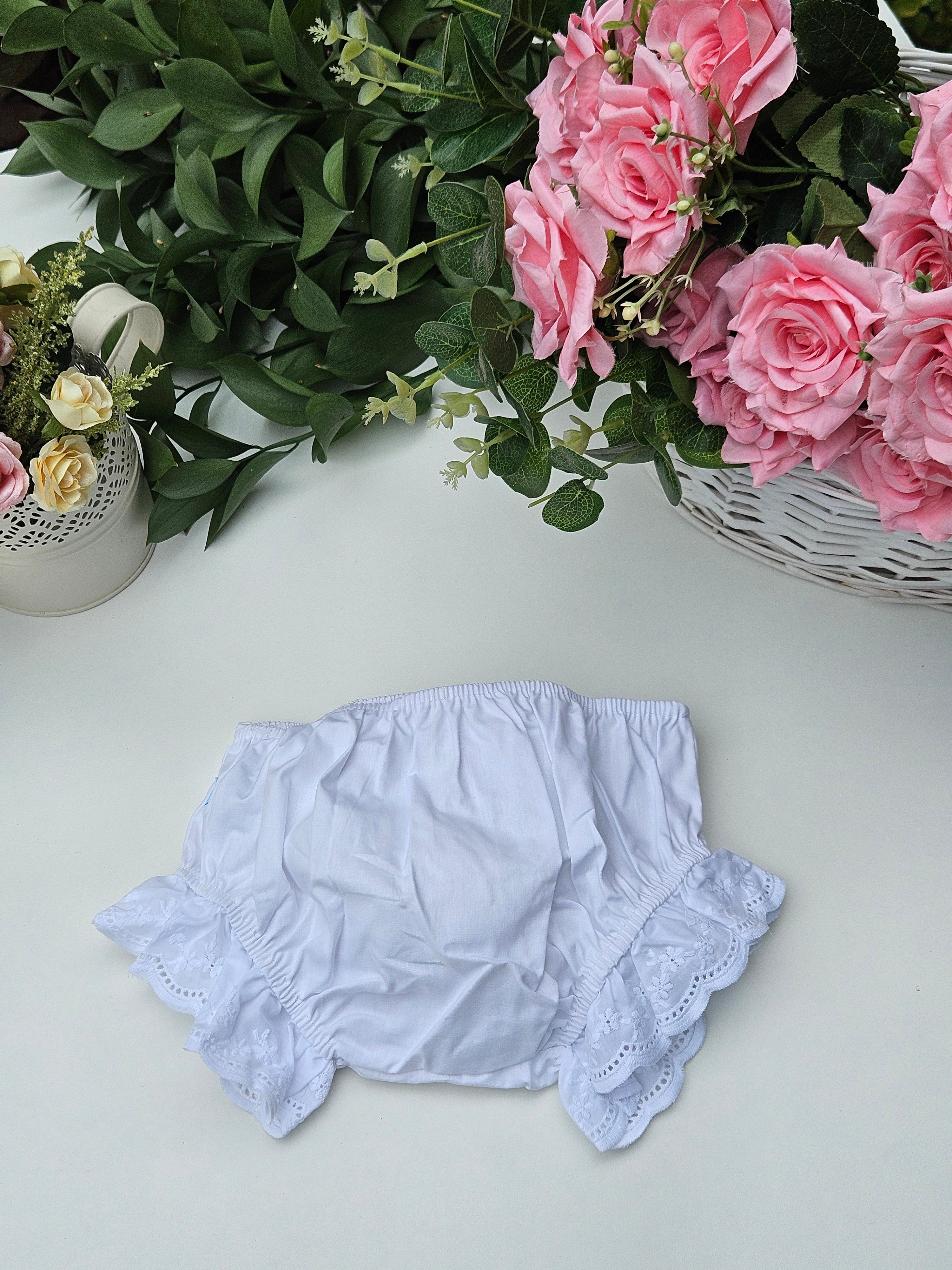 Tapa Fralda algodão Detalhe Bordado Inglês