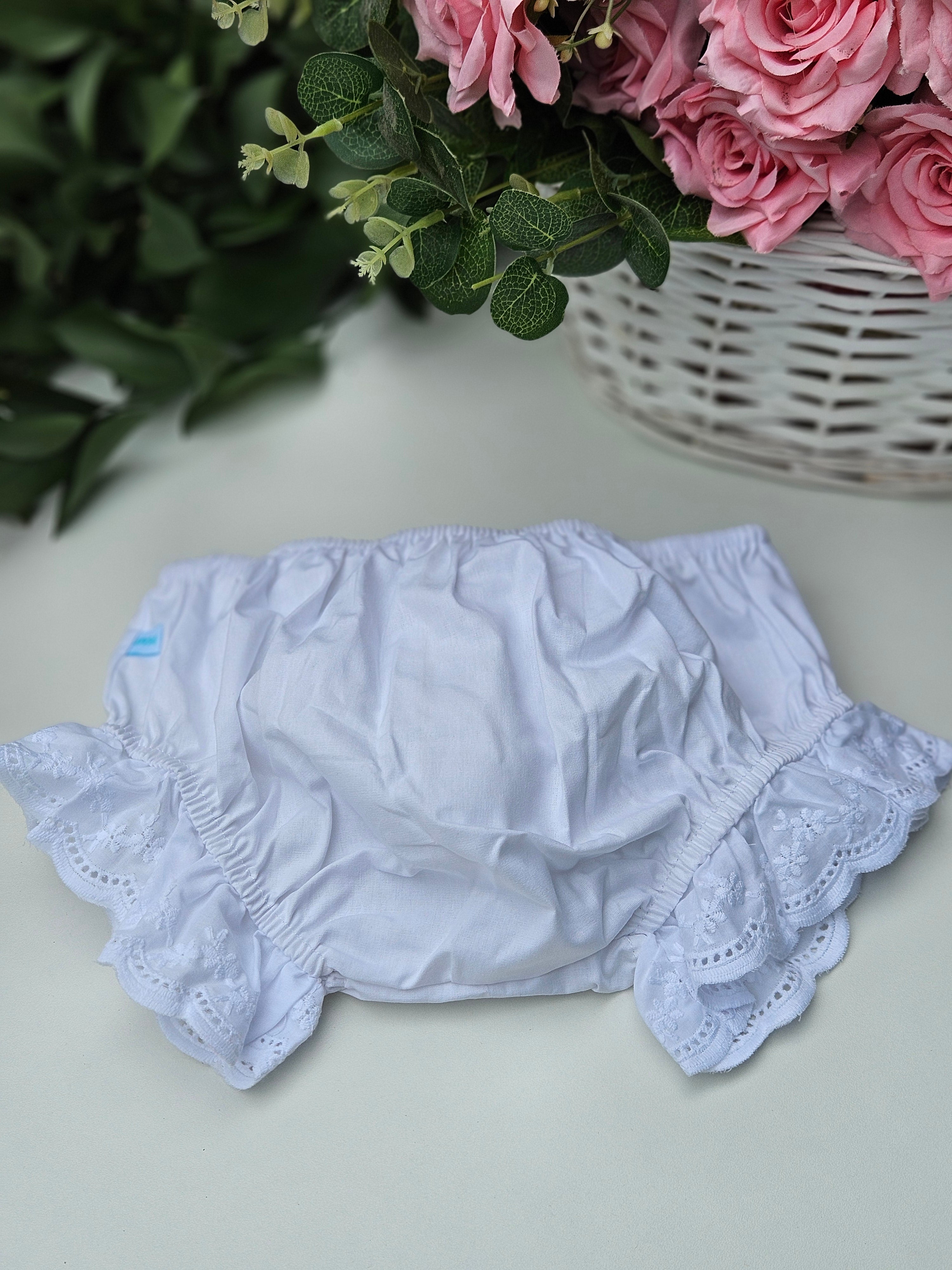 Tapa Fralda algodão Detalhe Bordado Inglês