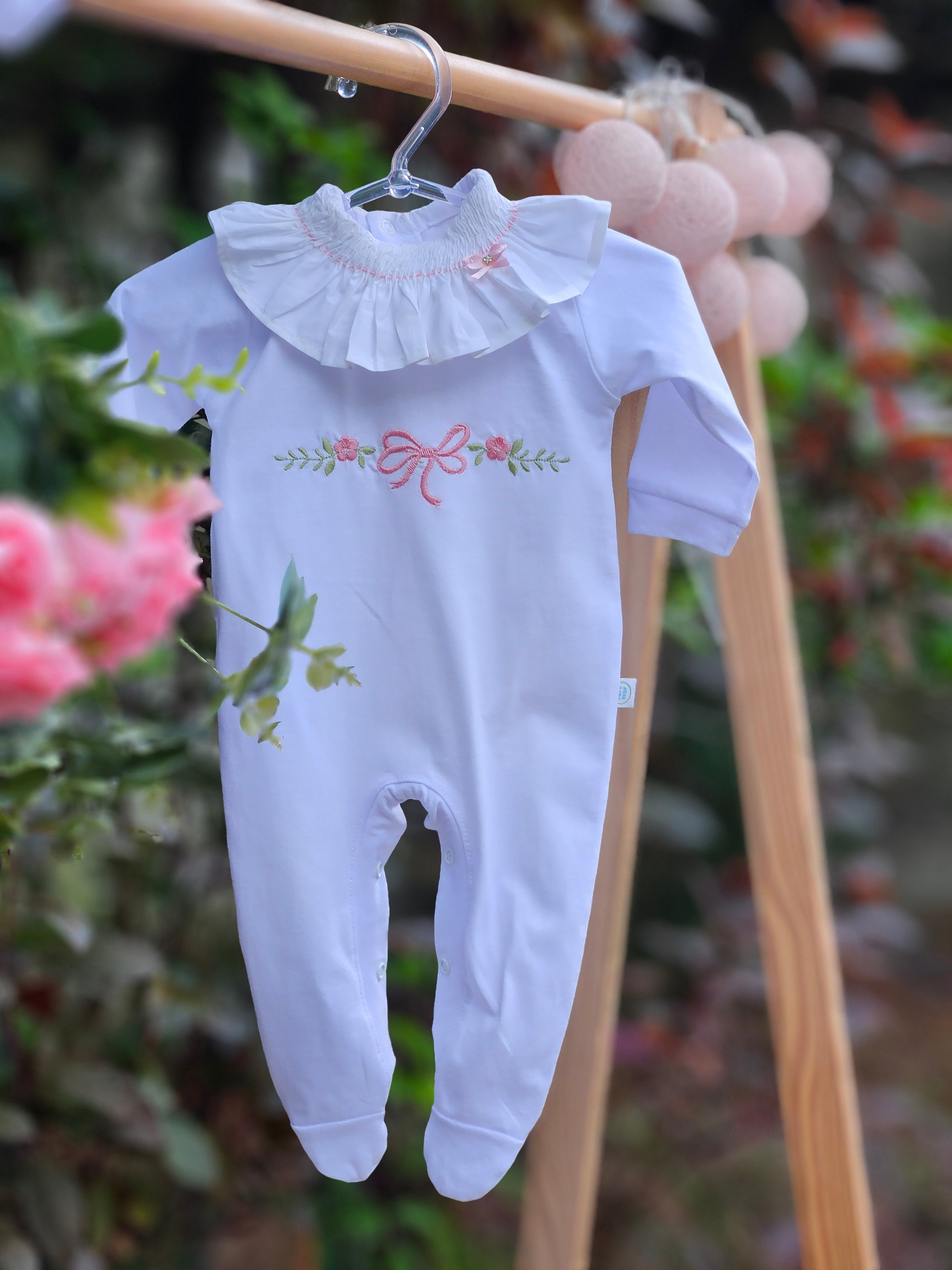 Macacão Longo Branco Vitoriano Bordado Laço