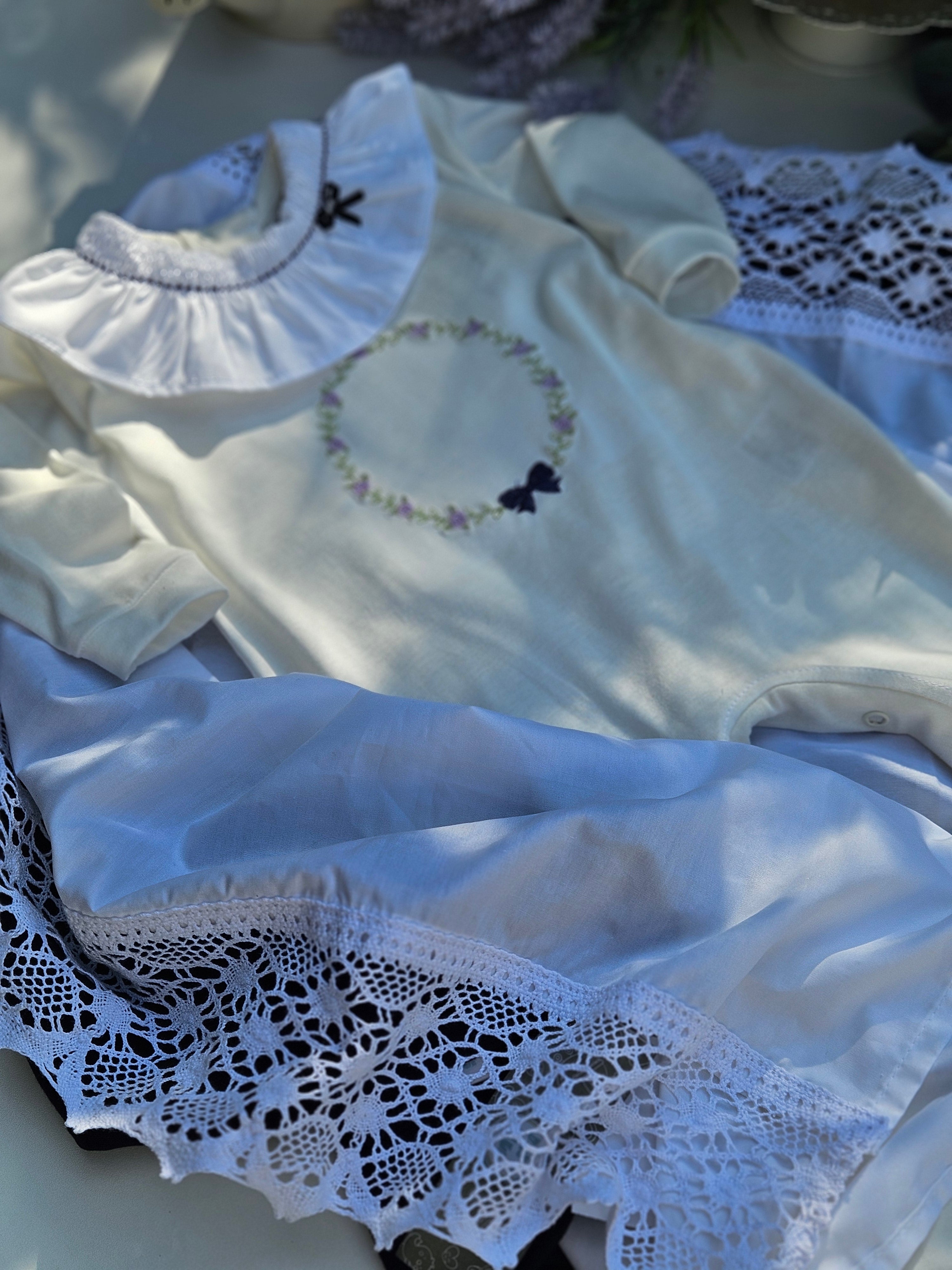 Macacão Longo Vitoriano Floral Lavanda