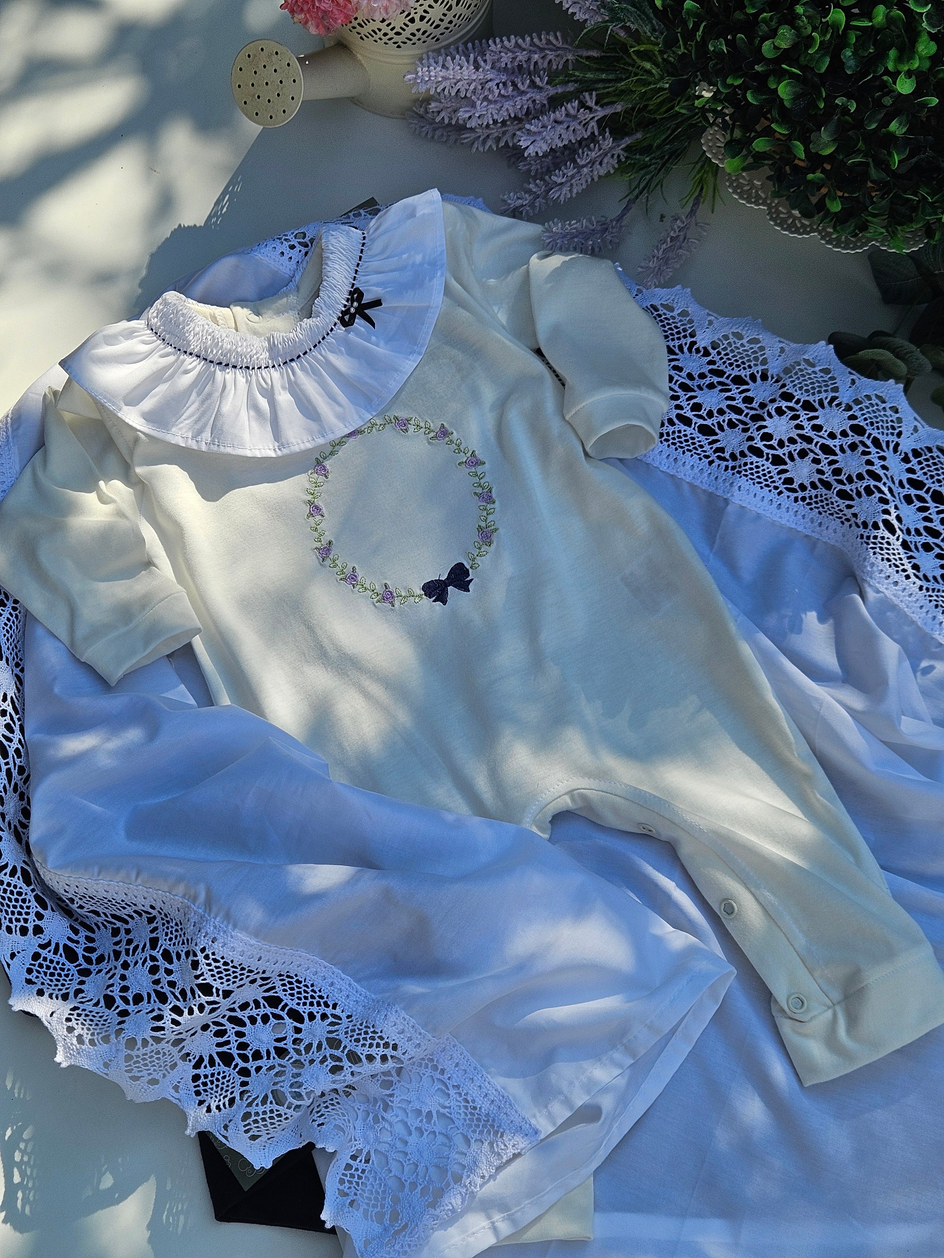 Macacão Longo Vitoriano Floral Lavanda