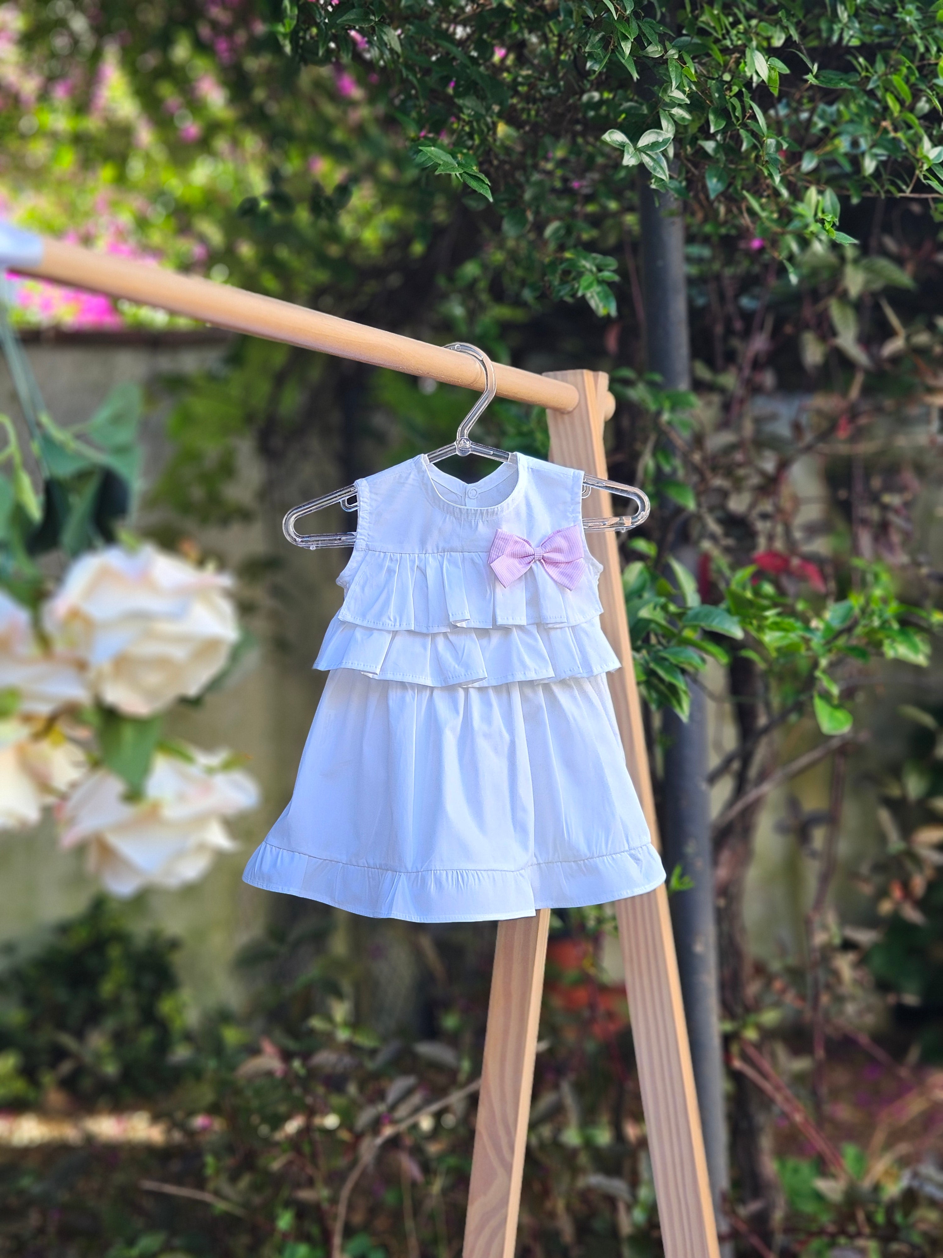Vestido Branco Babados e Laço