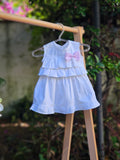 Vestido Branco Babados e Laço