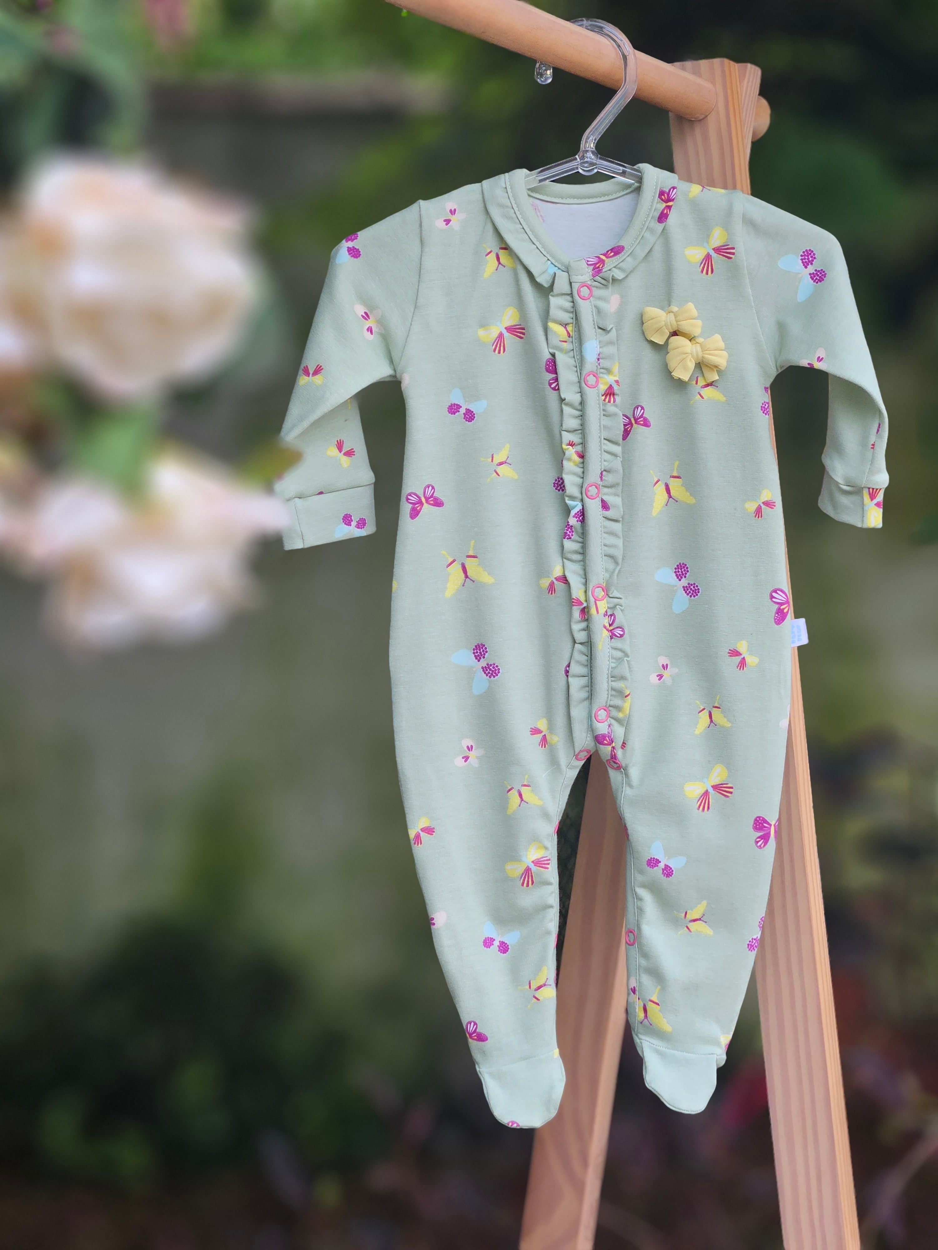 Macacão Longo Abertura Frontal Menta Borboletas