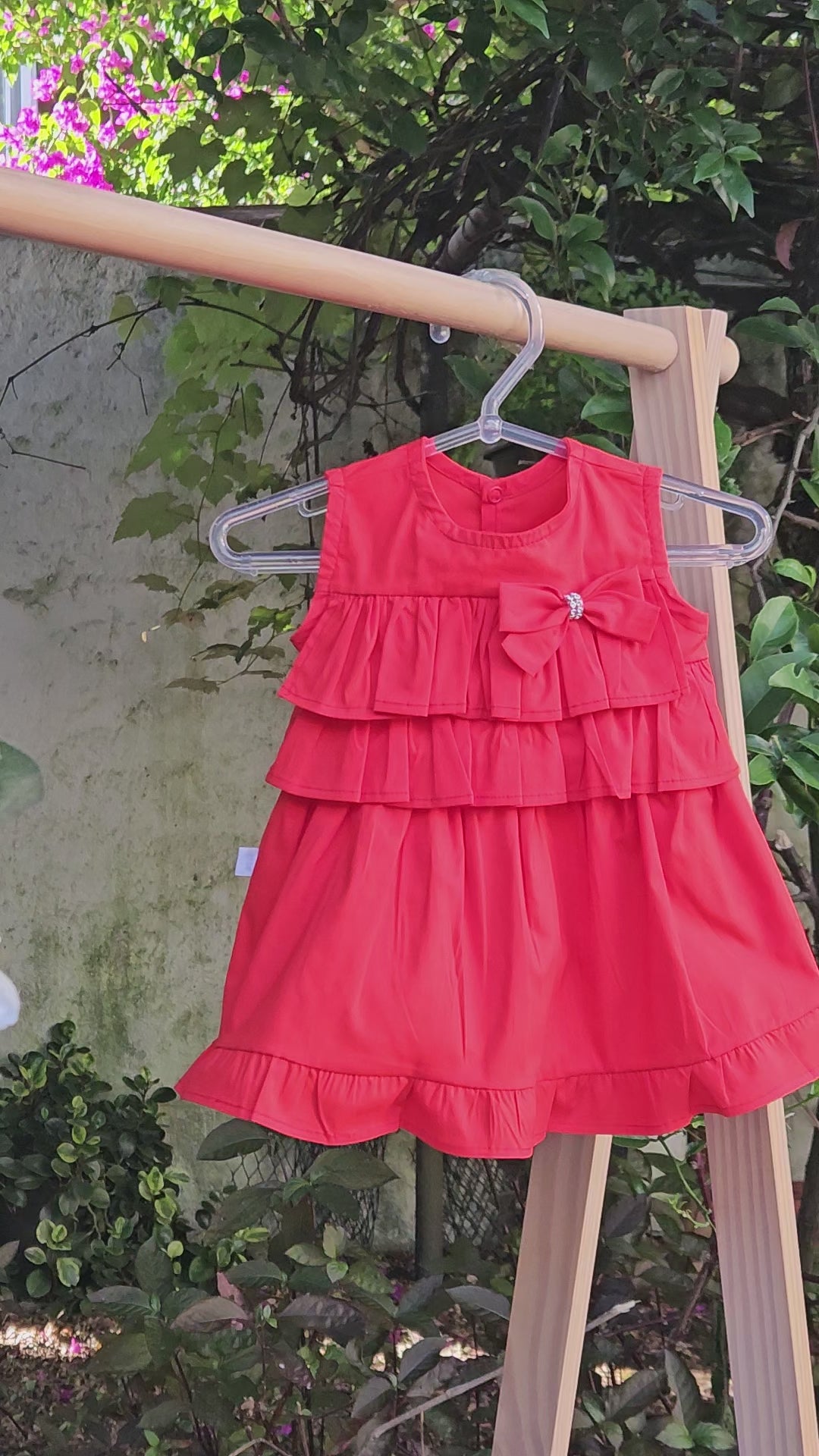 Vestido Vetrmelho Babados e Laço